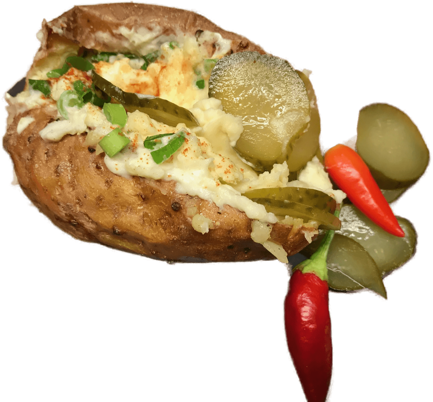 Ofenkartoffel mit heller Füllung, Lauchzwiebeln, Gurkenscheiben und Chilischoten